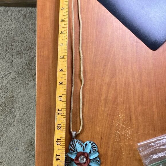 Metal industrial green flower rust center rhinestone handtie pendant suede cord - Picture 10 of 15